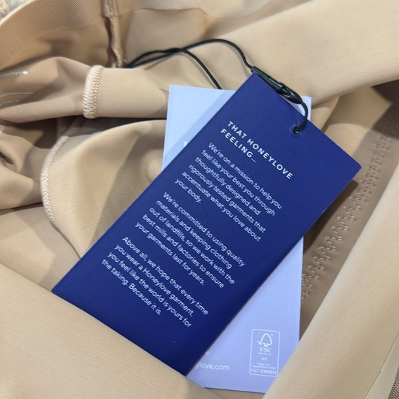 HONEYLOVE SuperPower Mid Waist Short
Sand-3X - Picture 6 of 6